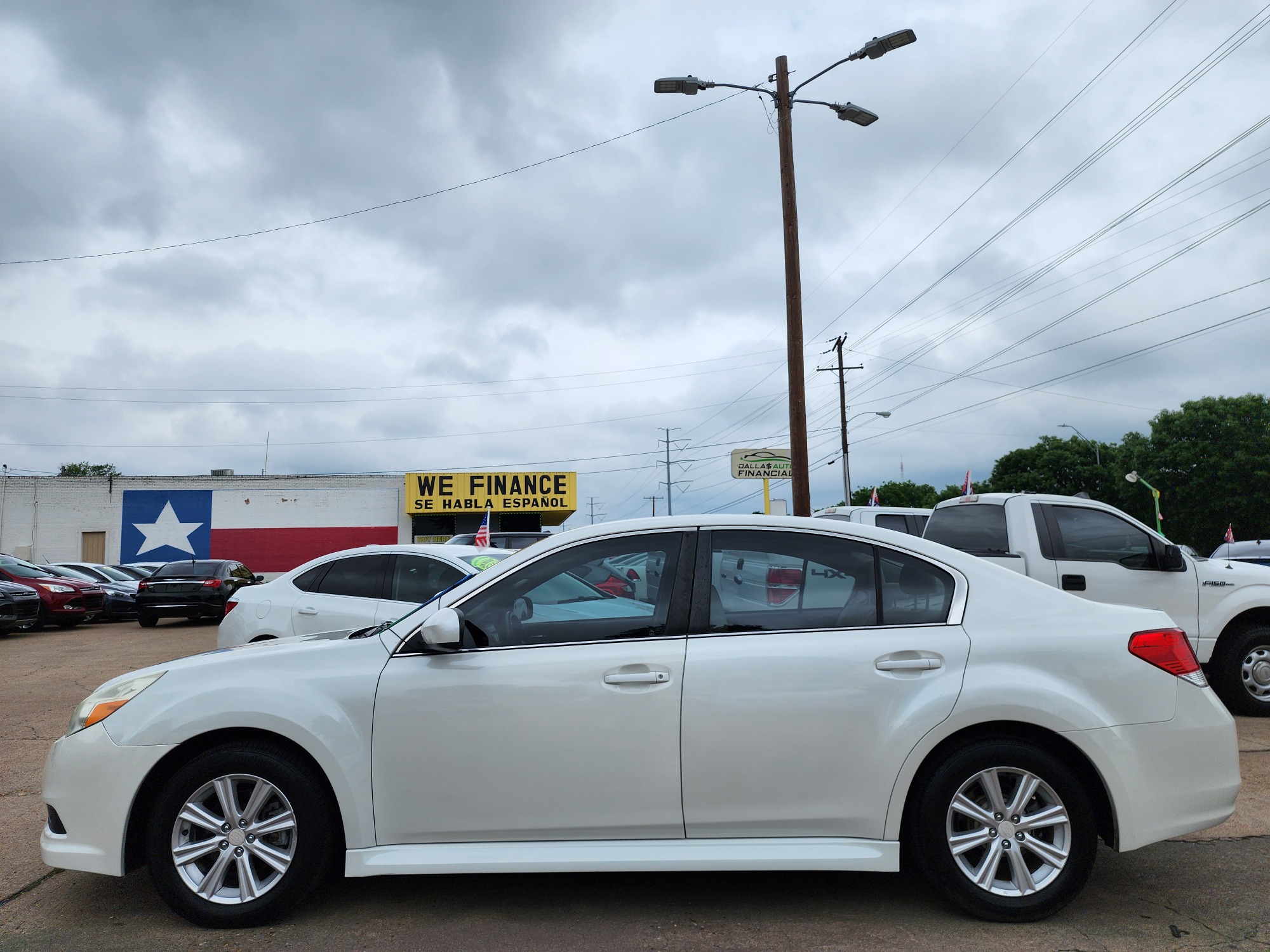 2012 DIAMOND WHITE Subaru Legacy Premium (4S3BMCB61C3) with an 2.5L H4 SOHC 16V engine, Continuously Variable Transmission transmission, located at 2660 S.Garland Avenue, Garland, TX, 75041, (469) 298-3118, 32.885387, -96.656776 - Photo #6